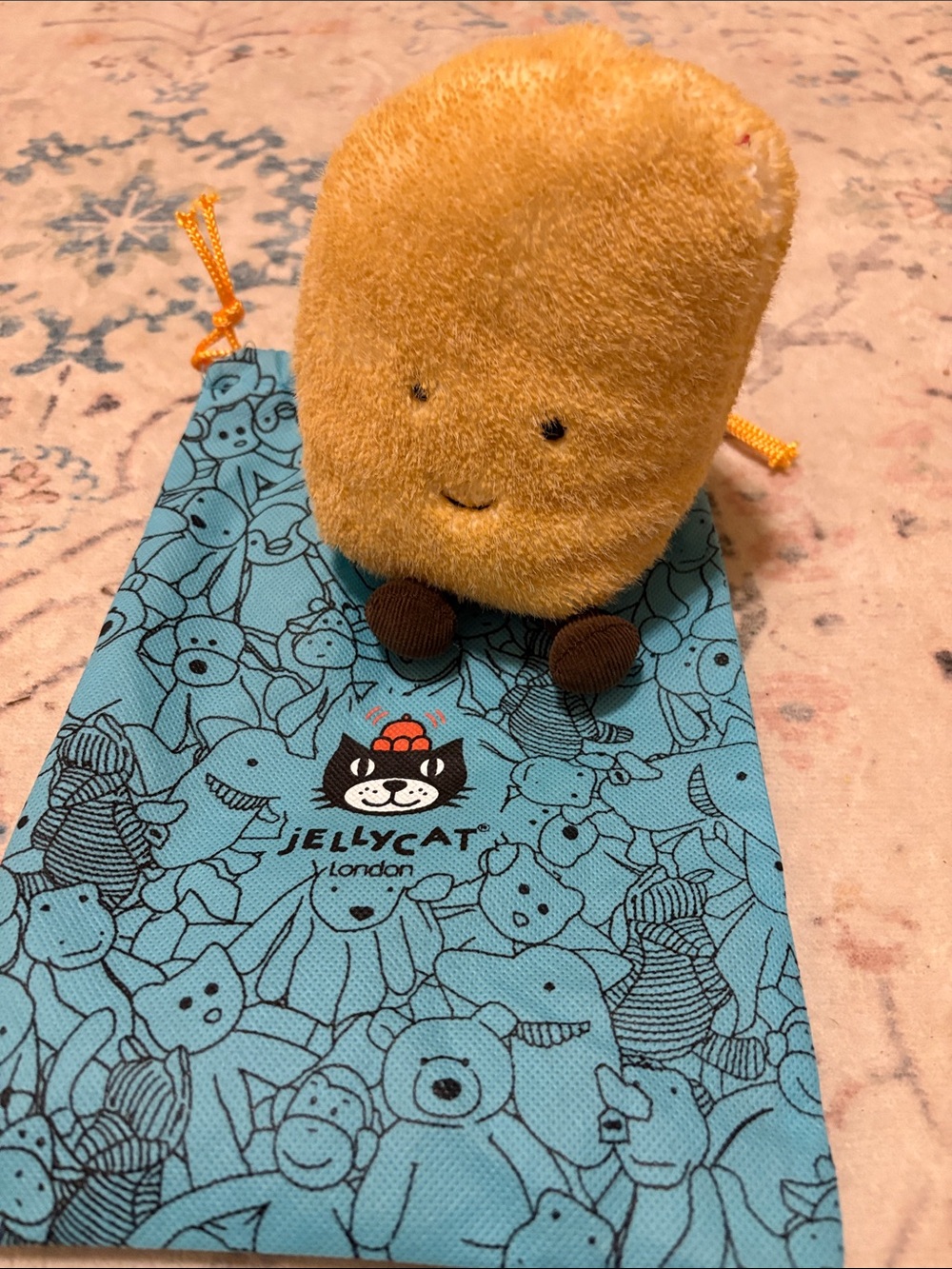 Jellycat potato. Brand new condition. Comes with a bag. This is authentic.